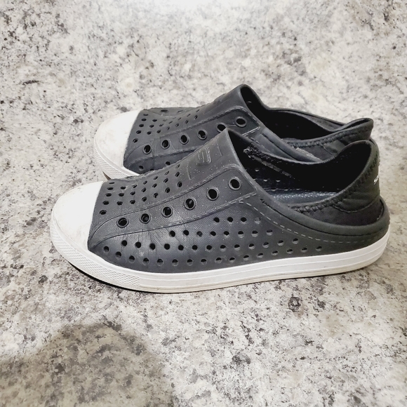 3/$10 Skechers Sandals Kids Size 4 - Picture 3 of 5